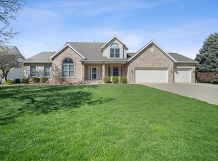 6 Milton Ln, Bloomington, IL 61704