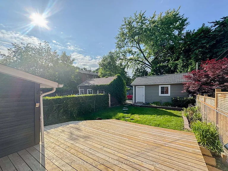 48 Lawrence Ave W — Photo 18
