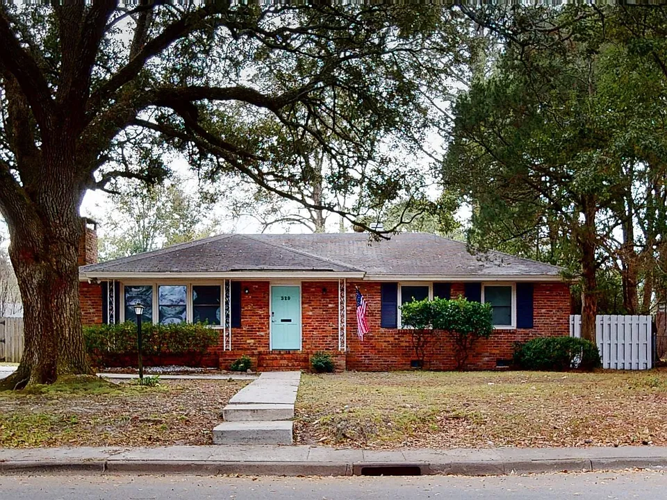 329 Oxford Dr