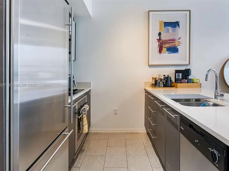 55 SE 6th St #1506 — Photo 7