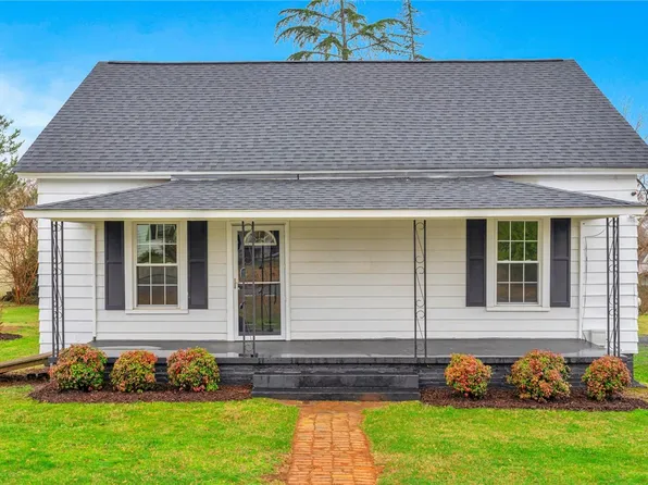 102 S 7th St, Easley, SC 29640