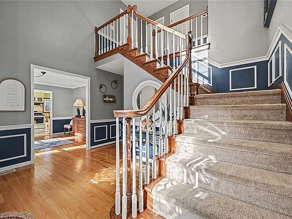 3rd image of 731 Barrington Park Cir