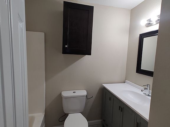 5th image of 4096 Delmon Ln Unit B