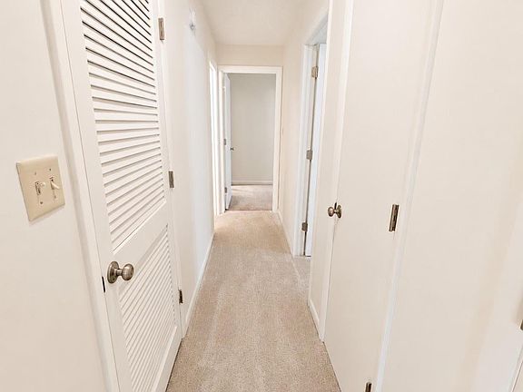 3rd image of 122 Turtle Creek Rd APT 2