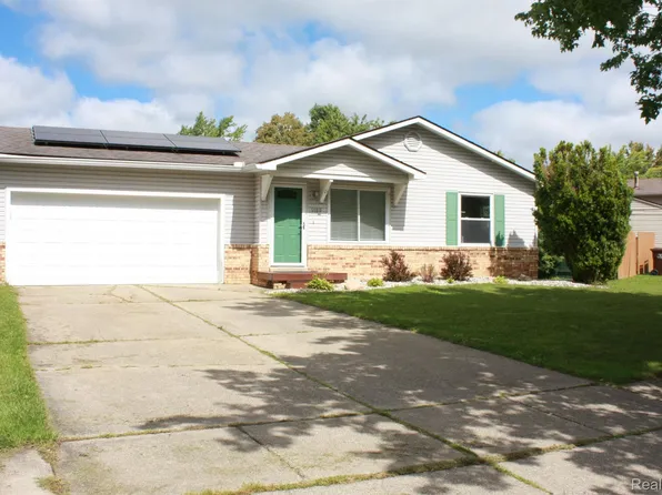 9189 Ascot Dr, Ypsilanti, MI 48198