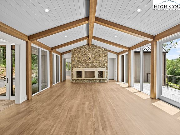 5th image of 320 Hemlock Drive