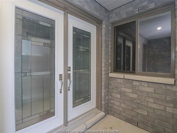 4th image of 3559 Hallee Cres