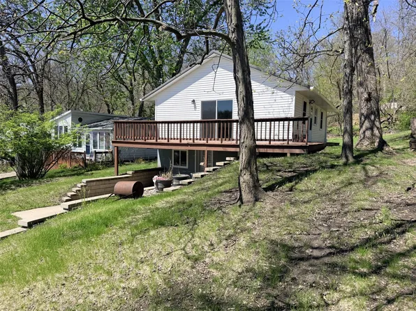 6182 NE Lakeshore Dr, Brooklyn, IA 52211