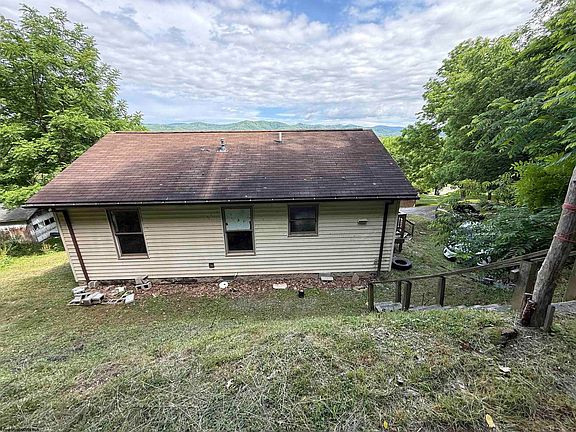 5th image of 22 Forinash Dr
