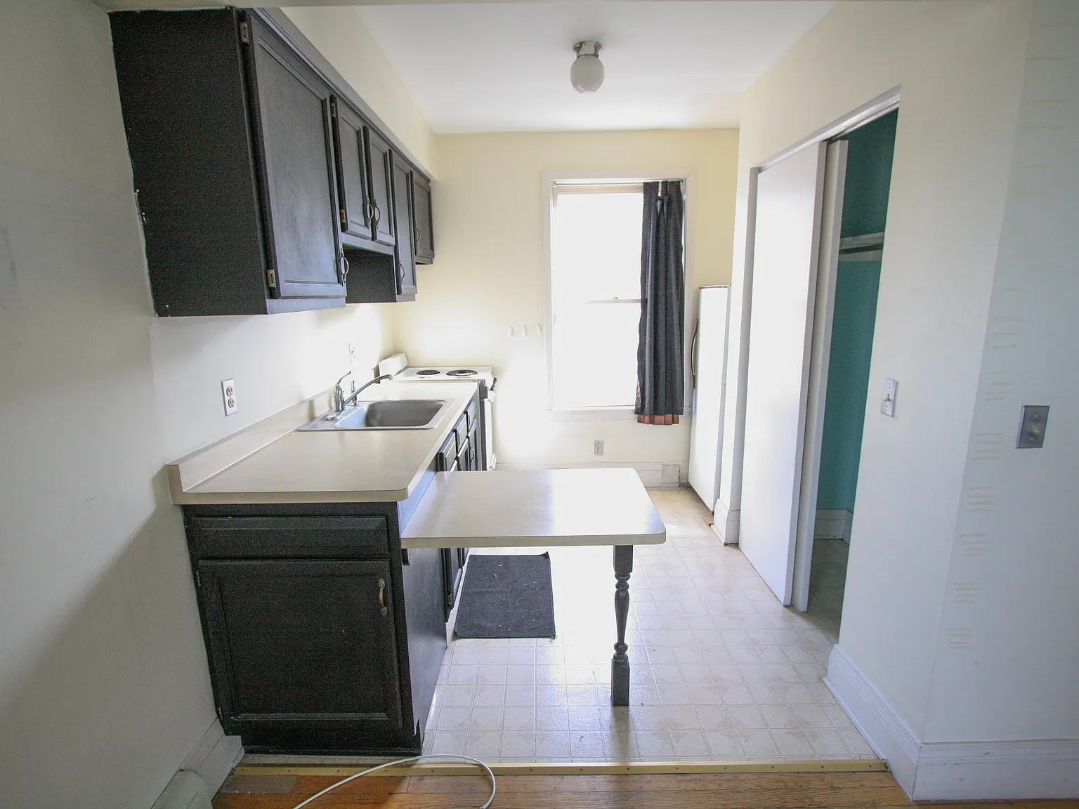 Studio, 300 sqft, $845 — Photo 4