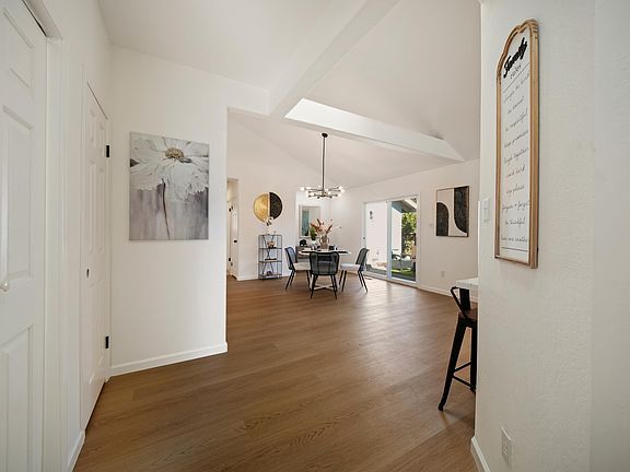 5th image of 41519 Erma Ave