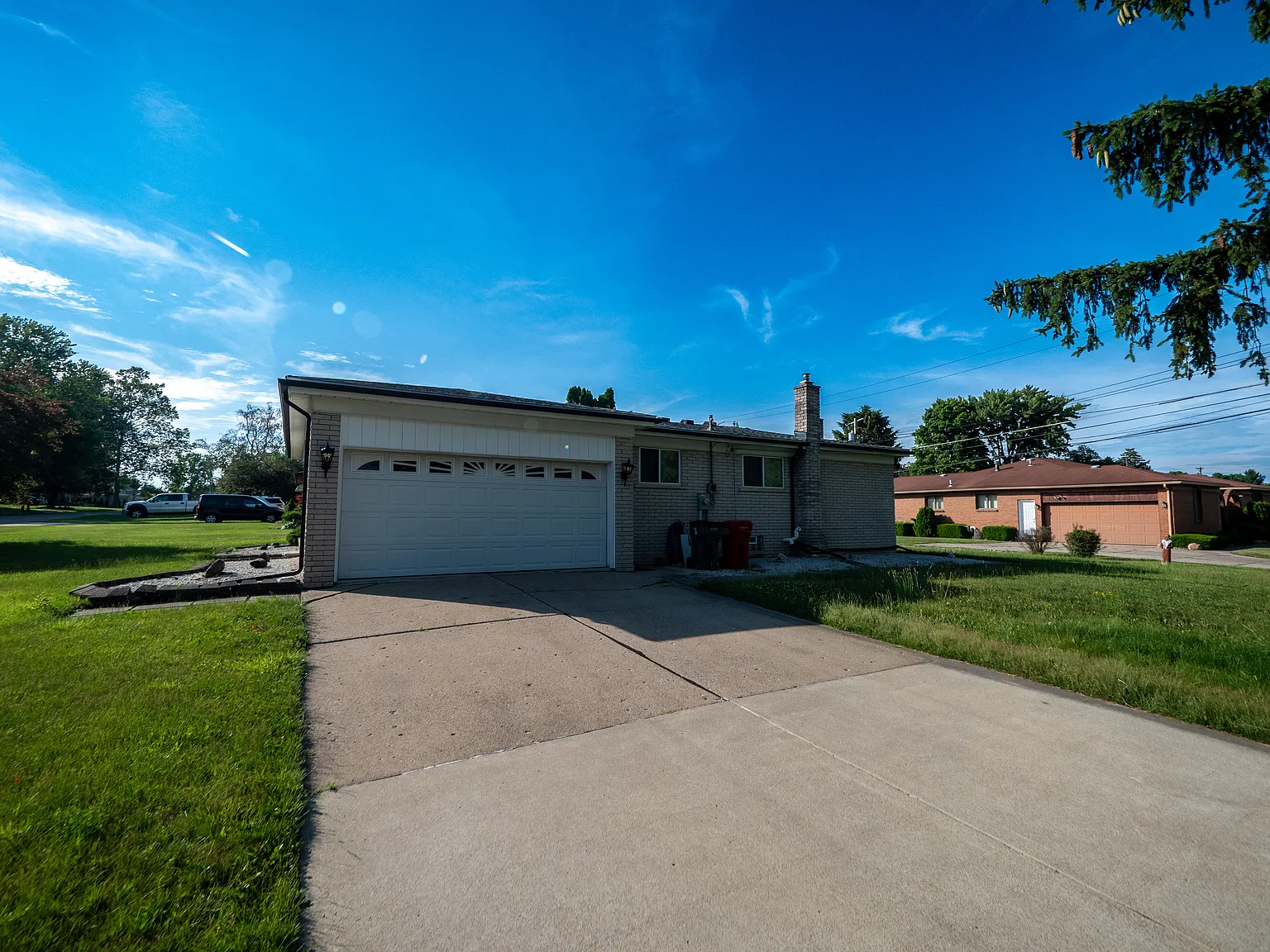3 bed, 1558 sqft, $2,995 — Photo 3