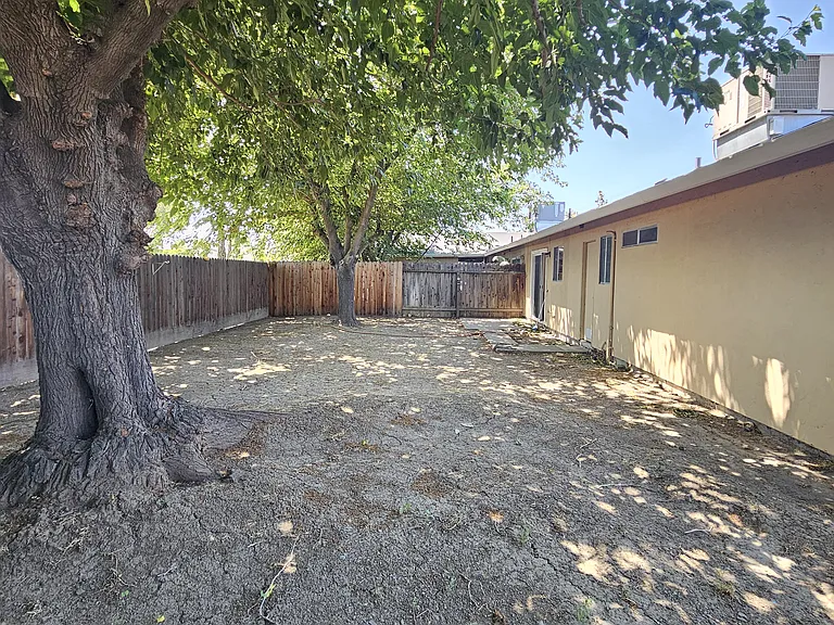 Buthmann Ave — Photo 15