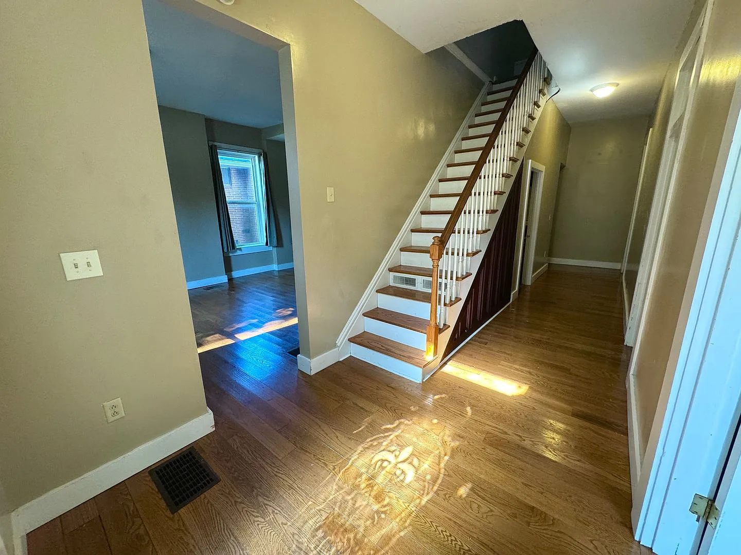 6 Bedroom / 2 Bathroom House - Next To Semo's Campus, Large Yard, Internet Included — Photo 3
