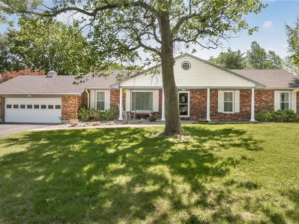 5703 SE Meadow Oak Ter, Saint Joseph, MO 64503