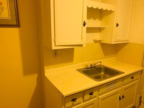 3rd image of 1495 Babbitt Rd
