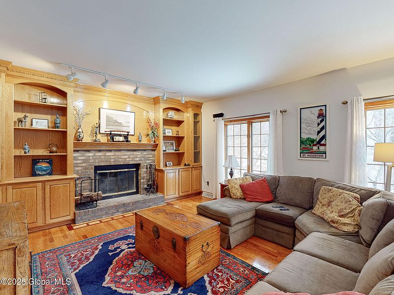 2nd image of 11 Hampstead Court