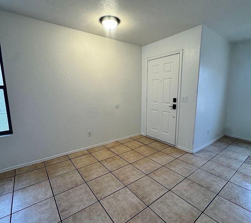 1st image of 629 W Jardin Dr