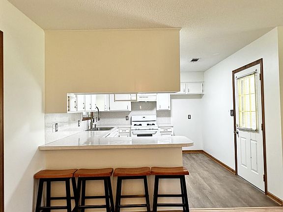 3rd image of 2204 Linda Ave
