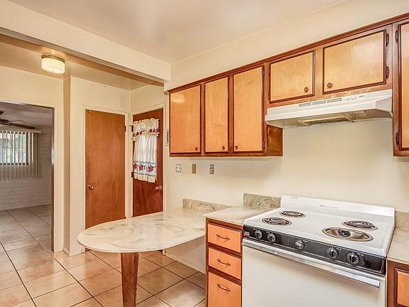 3rd image of 34 E Inez St