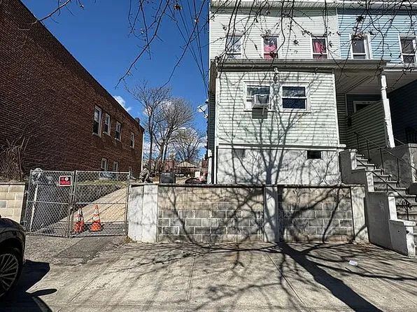 10613 34th Ave, Corona, NY 11368