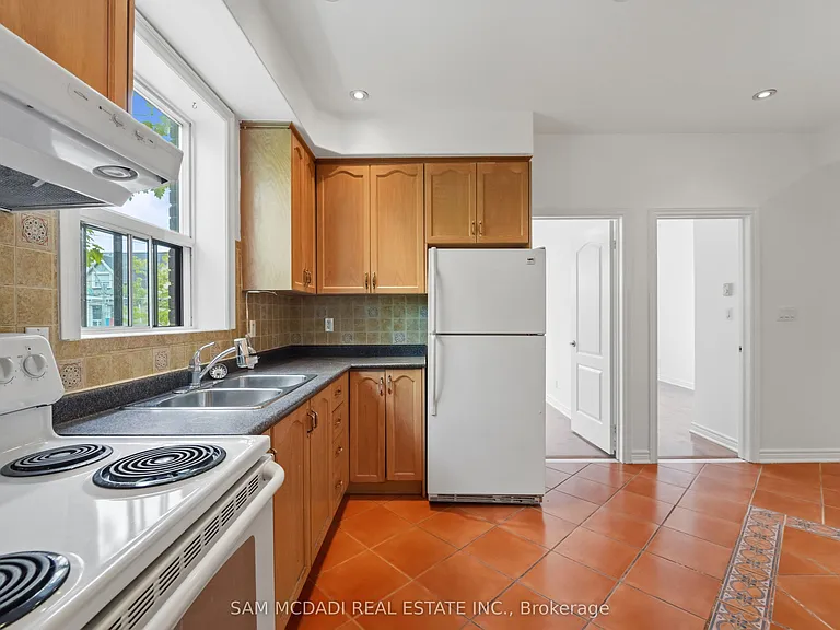 180 Bellwoods Ave #2 — Photo 7