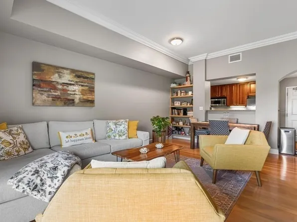 36 Village Rd APT 713, Middleton, MA 01949