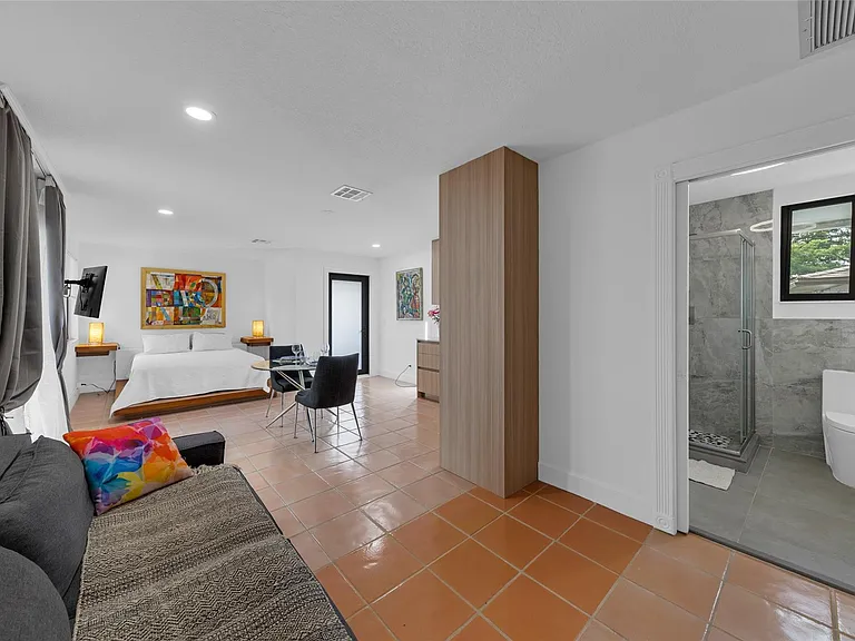 307 N Highland Dr — Photo 17