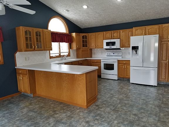 3rd image of 710 Friesen Ave