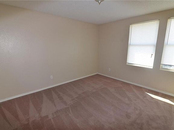 5th image of 1233 Tall Grass Dr