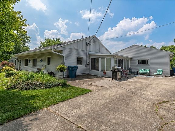 4th image of 4345 N Hyland Ave