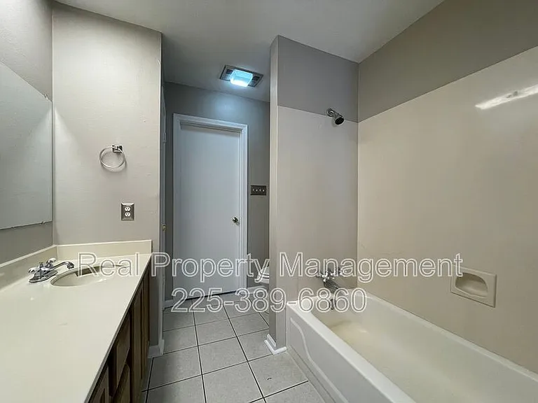 910 W Macci St #18D — Photo 12