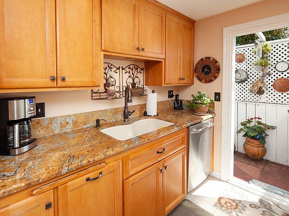 All appliances and kitchen gadgets included!