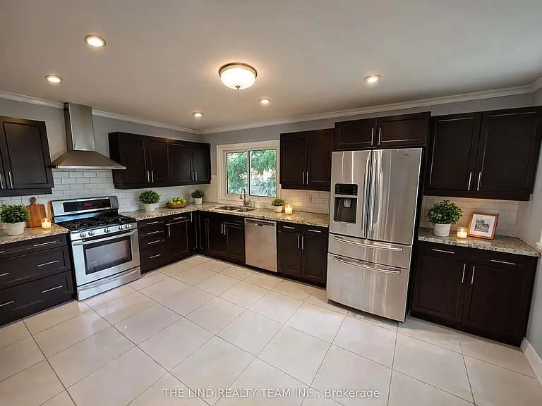 95 Overland Dr — Photo 3