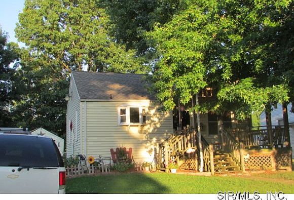 1st image of 142 Whitelaw Ave