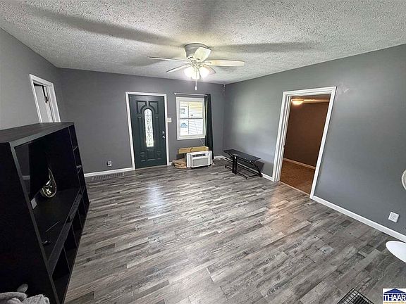 3rd image of 1338 Ash St