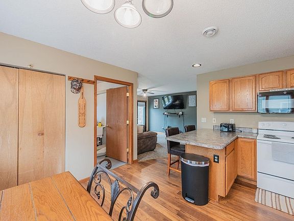 5th image of 228 3rd St SE