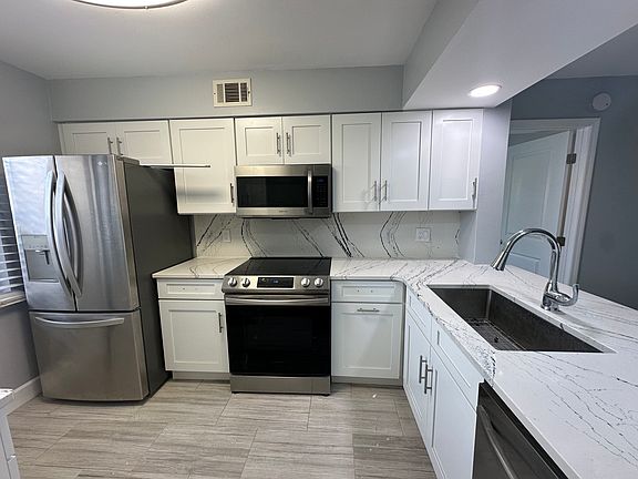 3rd image of 3217 Westridge Blvd #101