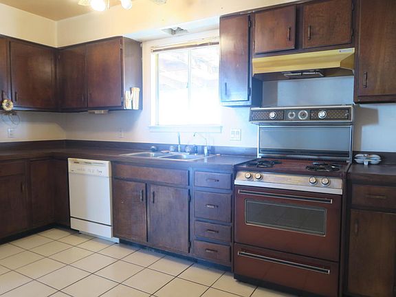 5th image of 4004 Sierra Vista Dr