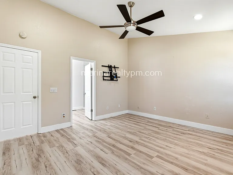 208 Buttercup Cir — Photo 55