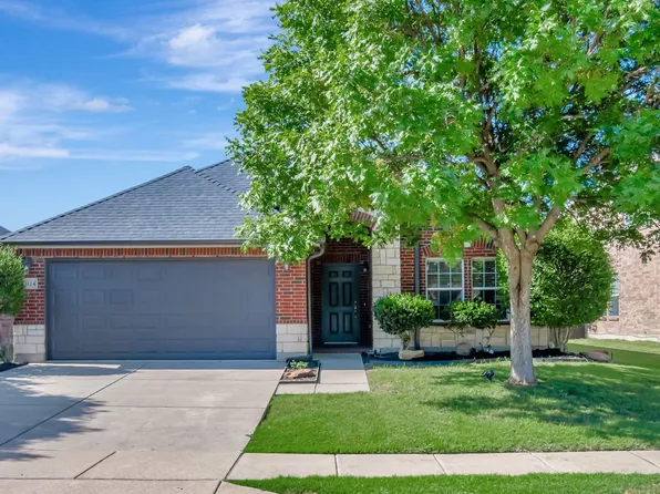 2124 Barracks Dr, Fort Worth, TX 76177