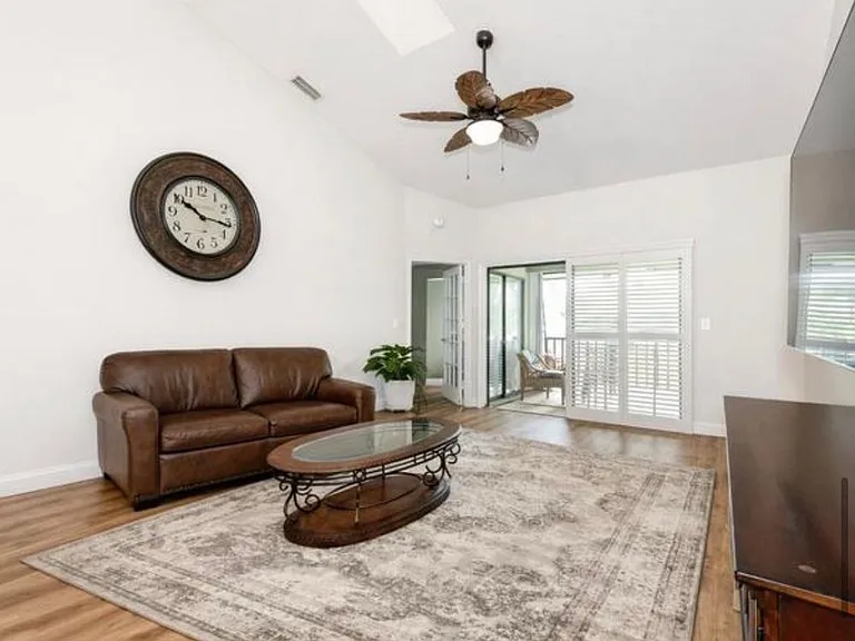 805 Harbour Pointe Way #805 — Photo 5