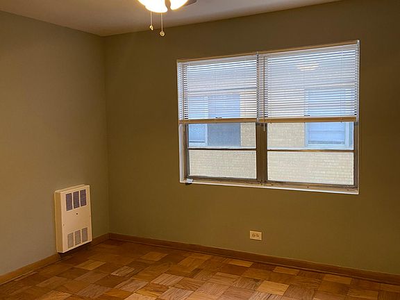 4th image of 1040 Chicago Ave #208