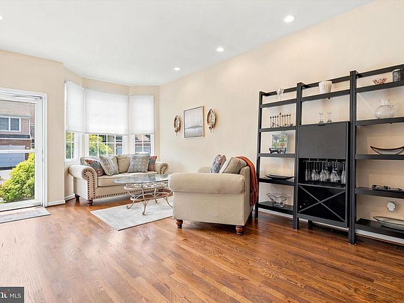 3rd image of 112 Sumter Pl #25