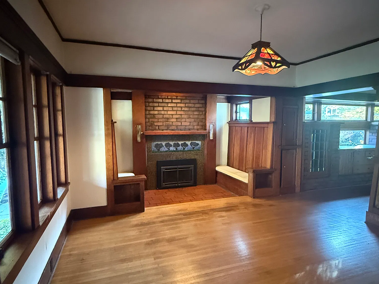 4 bed, 2.5 bath, 2110 sqft, $4,000 — Photo 3