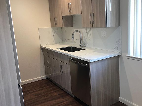 3rd image of 1116 Capuchino Ave APT 1