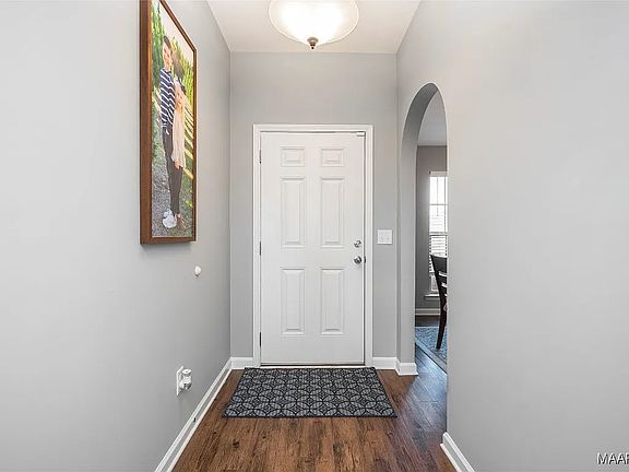2nd image of 572 Sunset Dr