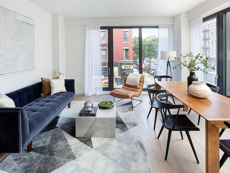 1st image of 500 W 45th St Unit 723