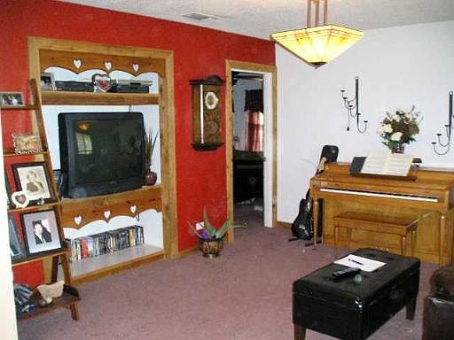 4th image of 230 MOONSTONE ST