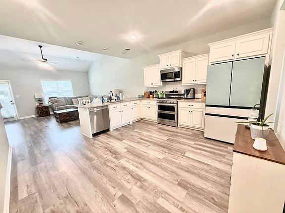 4th image of 54 Forsyth Ln
